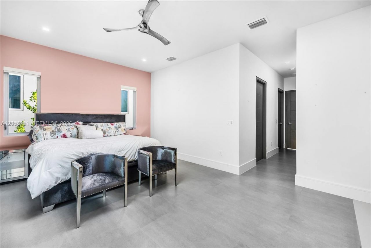 3067 Carter St , Miami, FL 33133 Photo