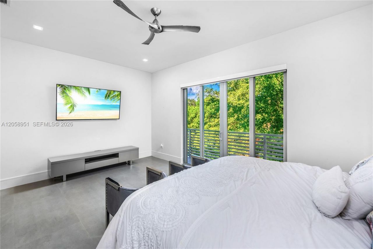3067 Carter St , Miami, FL 33133 Photo