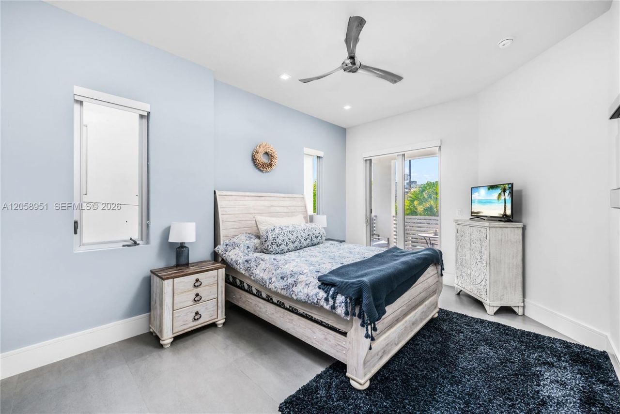3067 Carter St , Miami, FL 33133 Photo