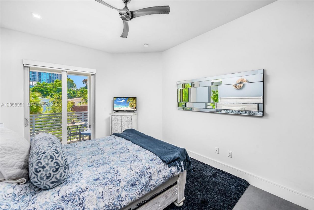 3067 Carter St , Miami, FL 33133 Photo