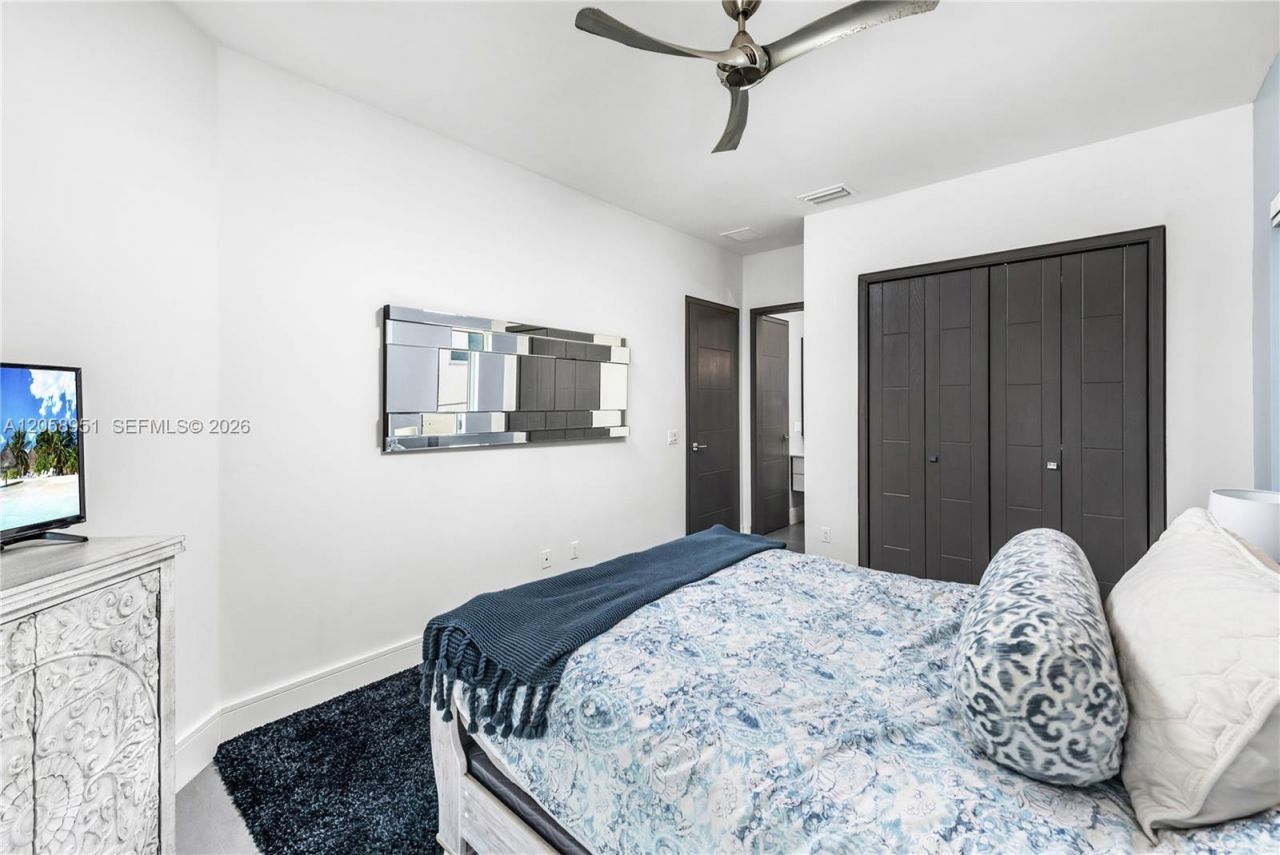 3067 Carter St , Miami, FL 33133 Photo
