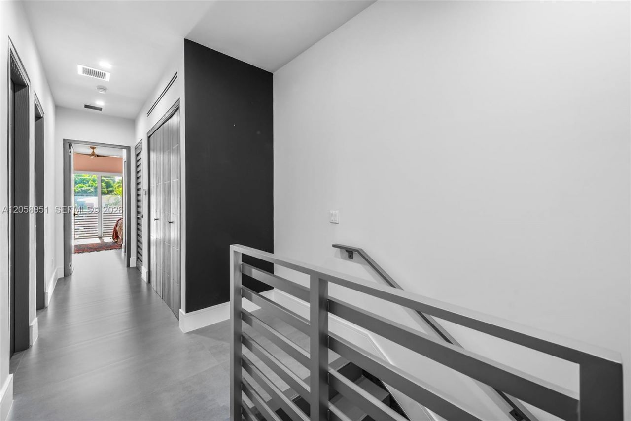 3067 Carter St , Miami, FL 33133 Photo