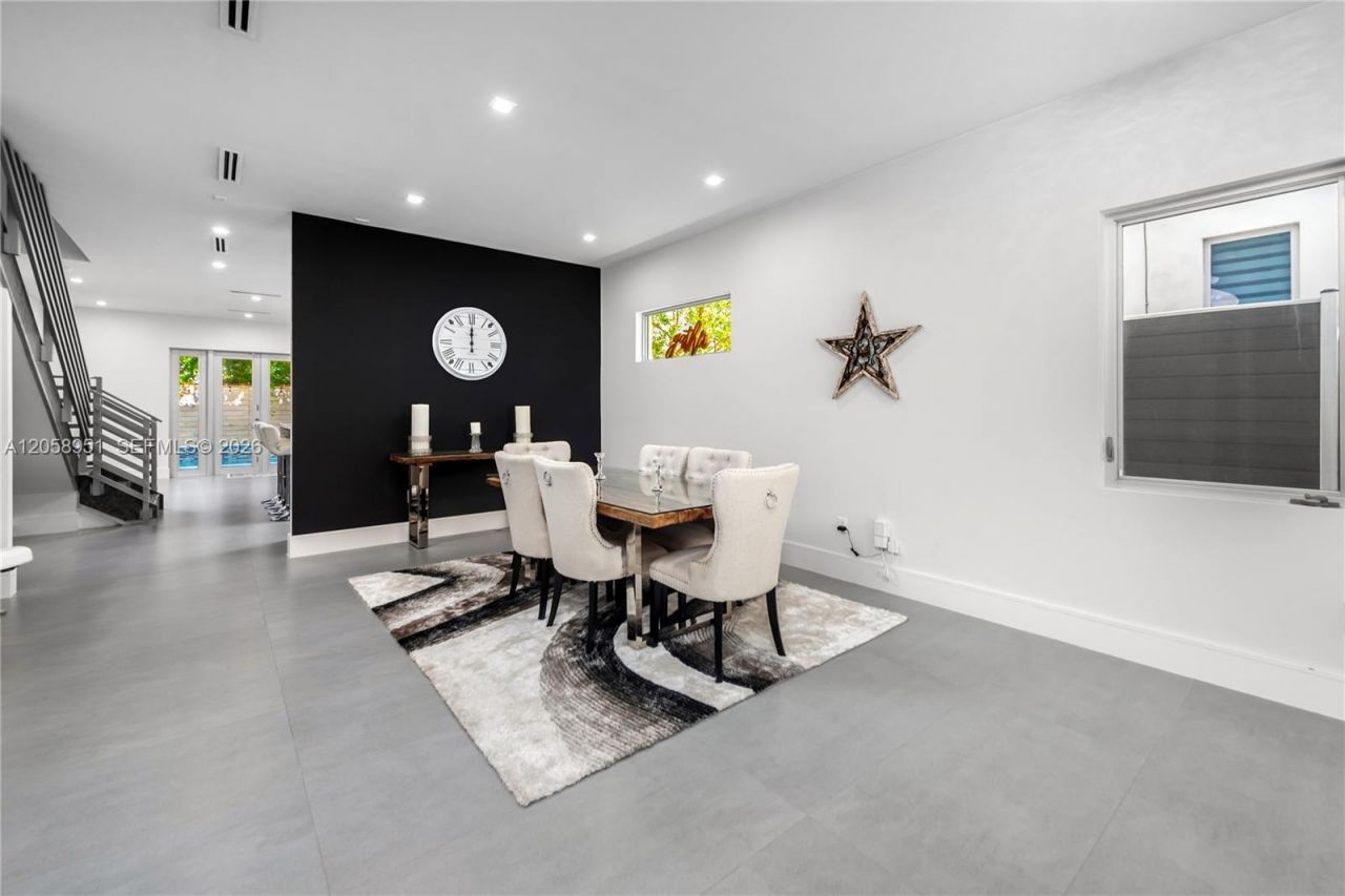 3067 Carter St , Miami, FL 33133 Photo