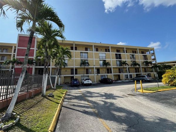 9240 Fontainebleau Blvd , Unit 204, Miami, FL 33172