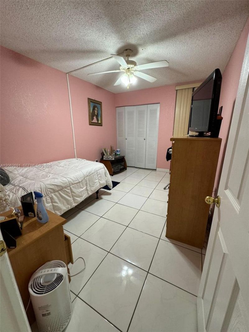 9240 Fontainebleau Blvd, Unit 204, Miami, FL 33172 Photo