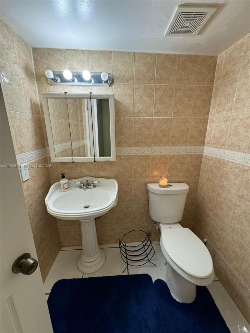 9240 Fontainebleau Blvd, Unit 204, Miami, FL 33172 Photo