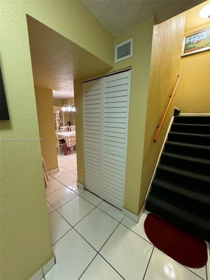 9240 Fontainebleau Blvd, Unit 204, Miami, FL 33172 Photo