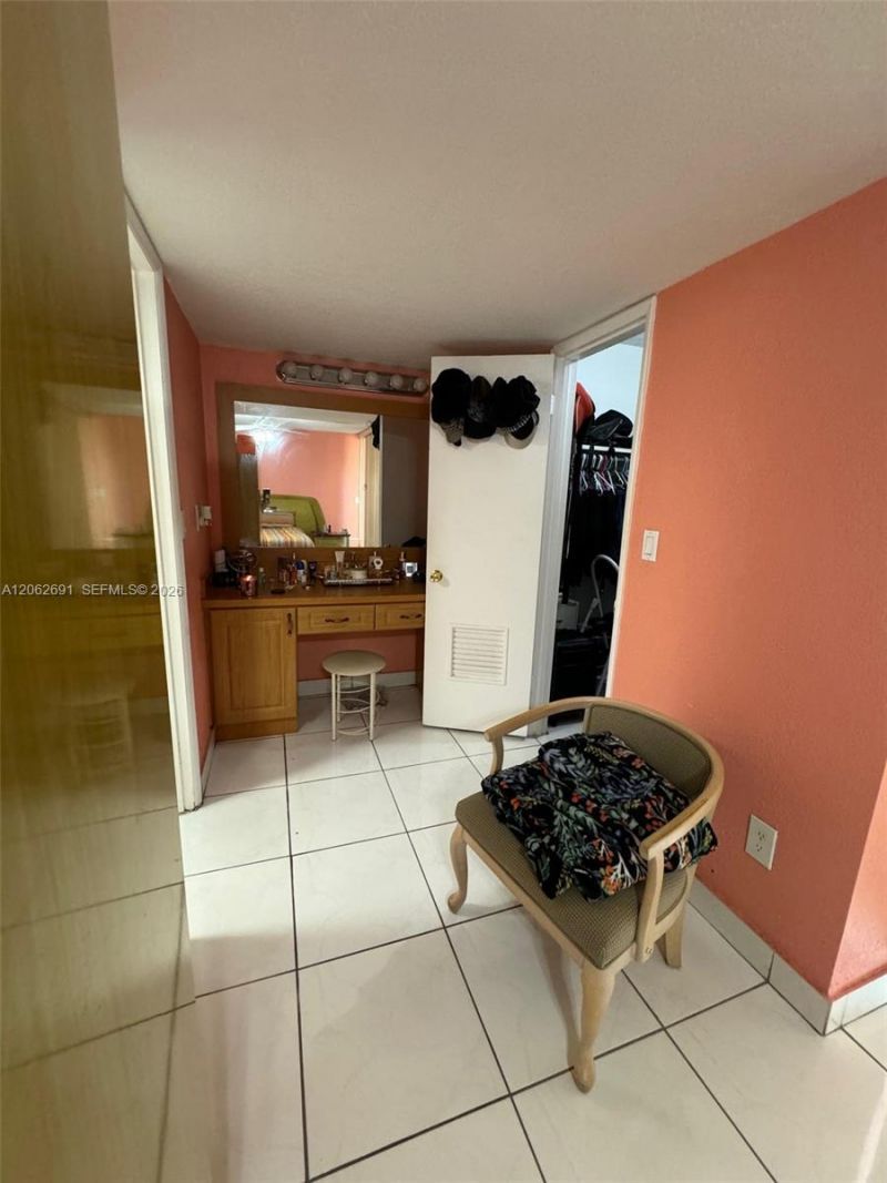 9240 Fontainebleau Blvd, Unit 204, Miami, FL 33172 Photo