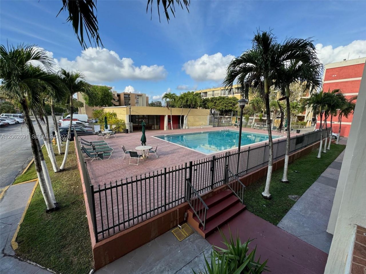 9240 Fontainebleau Blvd, Unit 204, Miami, FL 33172 Photo