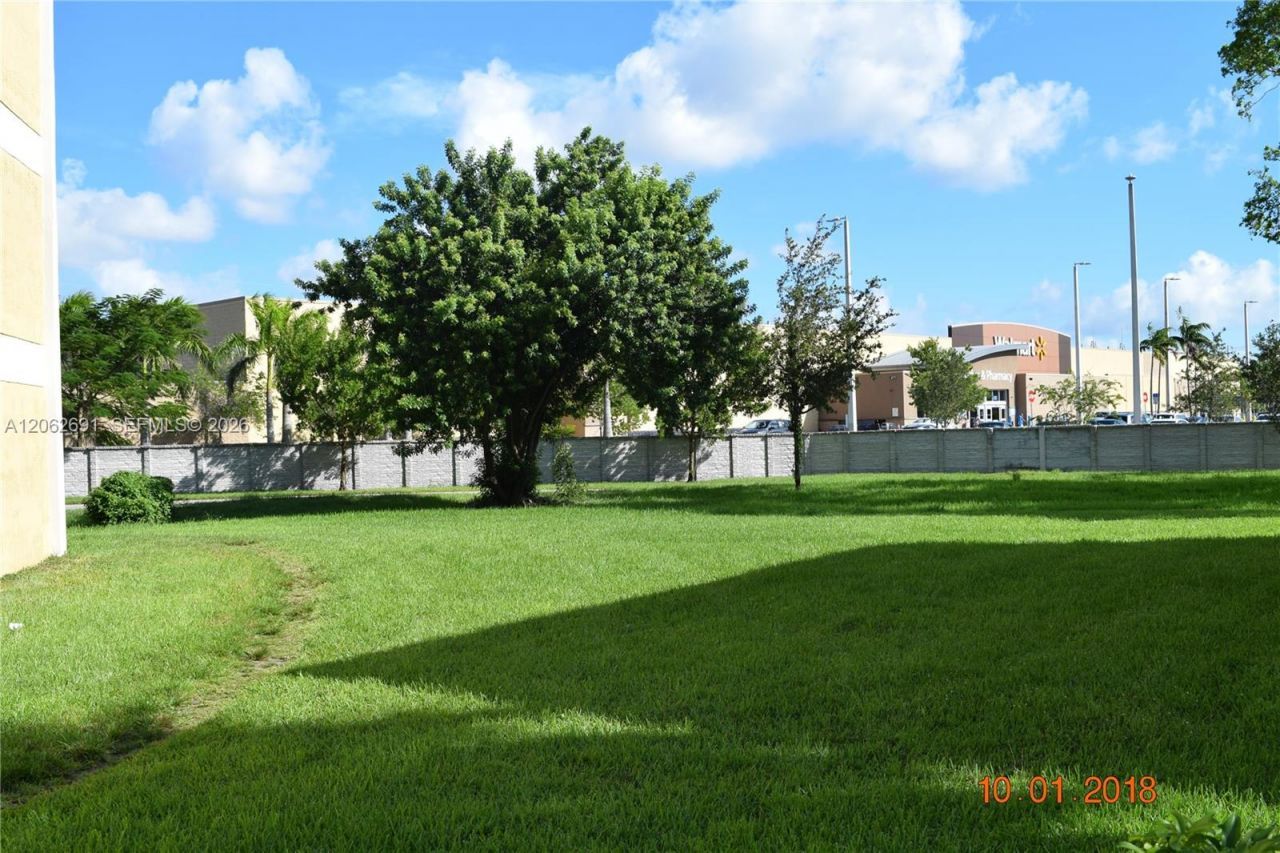 9240 Fontainebleau Blvd, Unit 204, Miami, FL 33172 Photo