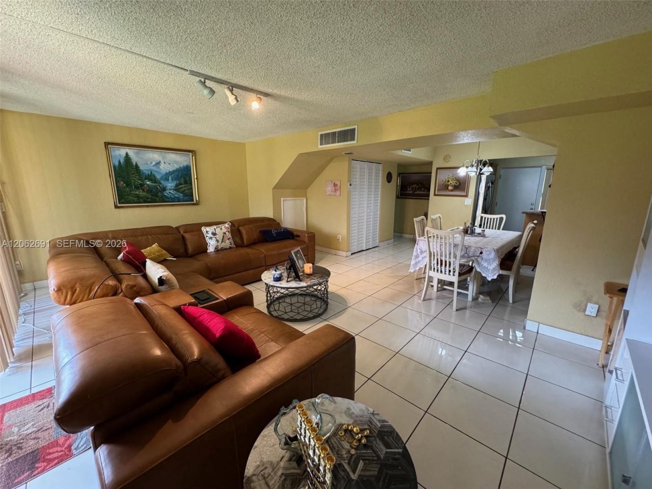 9240 Fontainebleau Blvd, Unit 204, Miami, FL 33172 Photo
