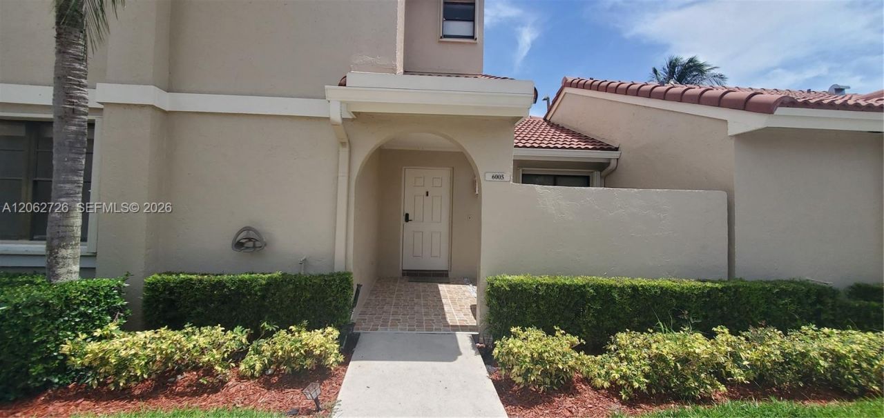 6005 NW 170th Ter, Hialeah, FL 33015 Photo