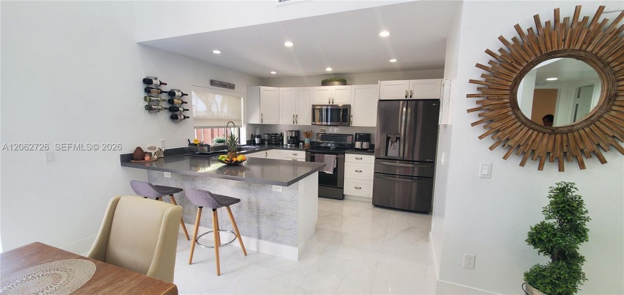 6005 NW 170th Ter, Hialeah, FL 33015 Photo
