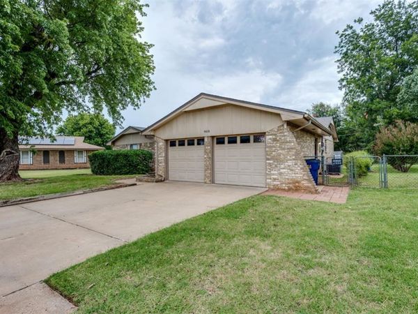 908 S Meadow Lane, Mustang, OK 73064