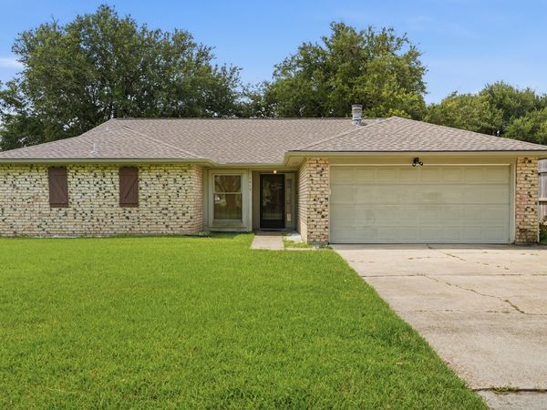 1413 S Meadow Ln , Lake Charles, LA 70605