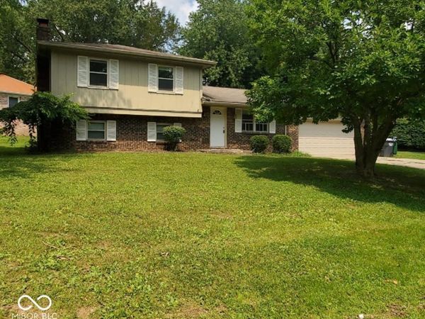 372 Redbud Place , Greenwood, IN 46142