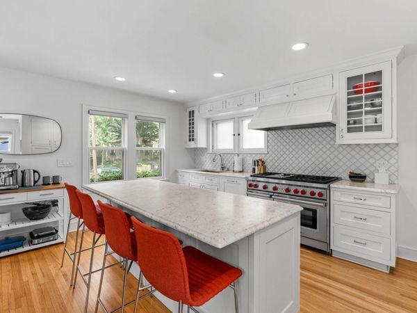 621 Cedar Lake Road S, Minneapolis, MN 55405