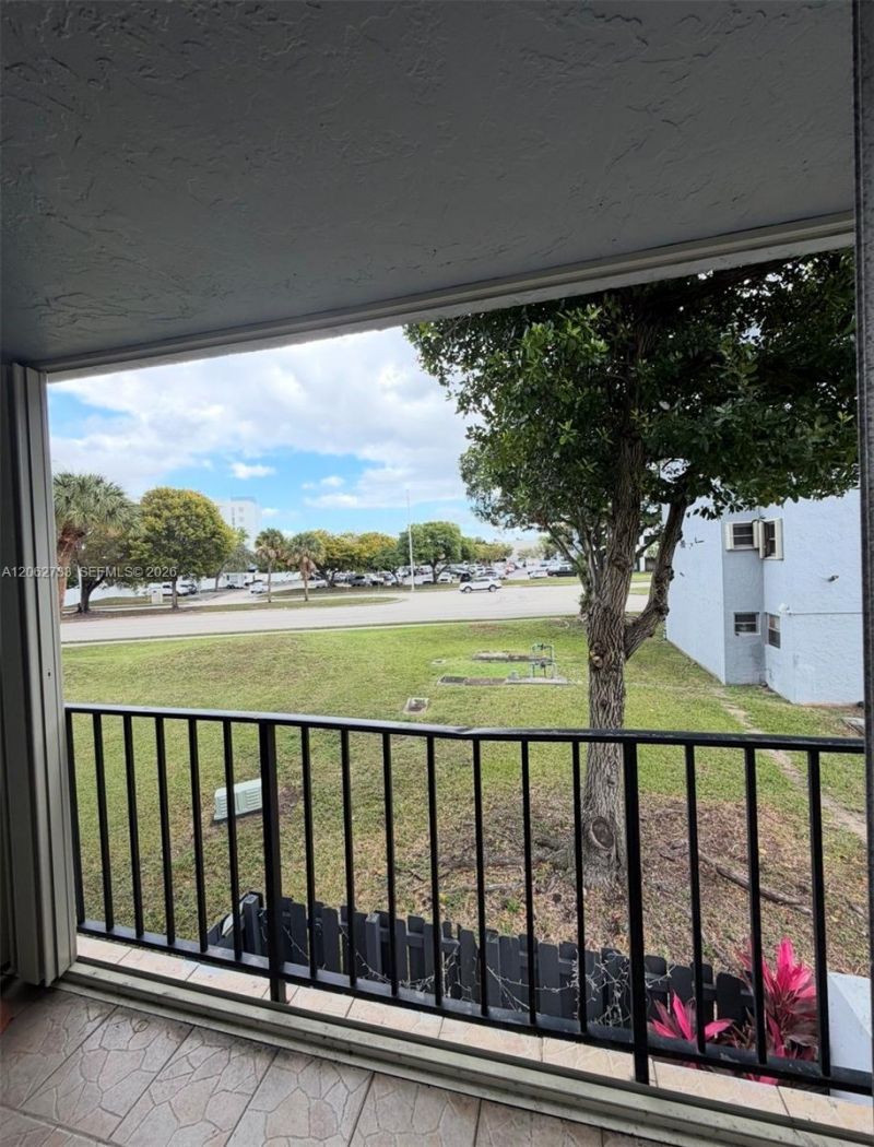 310 Fontainebleau Blvd, Unit 206, Miami, FL 33172 Photo