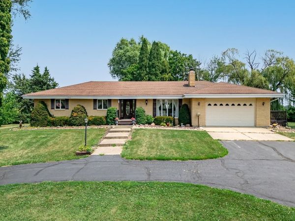8251 N Quail Ridge Road , Leaf River, IL 61047