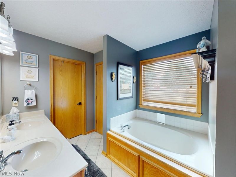 2450 Fairchild Circle NW, Uniontown, OH 44685 Photo 26