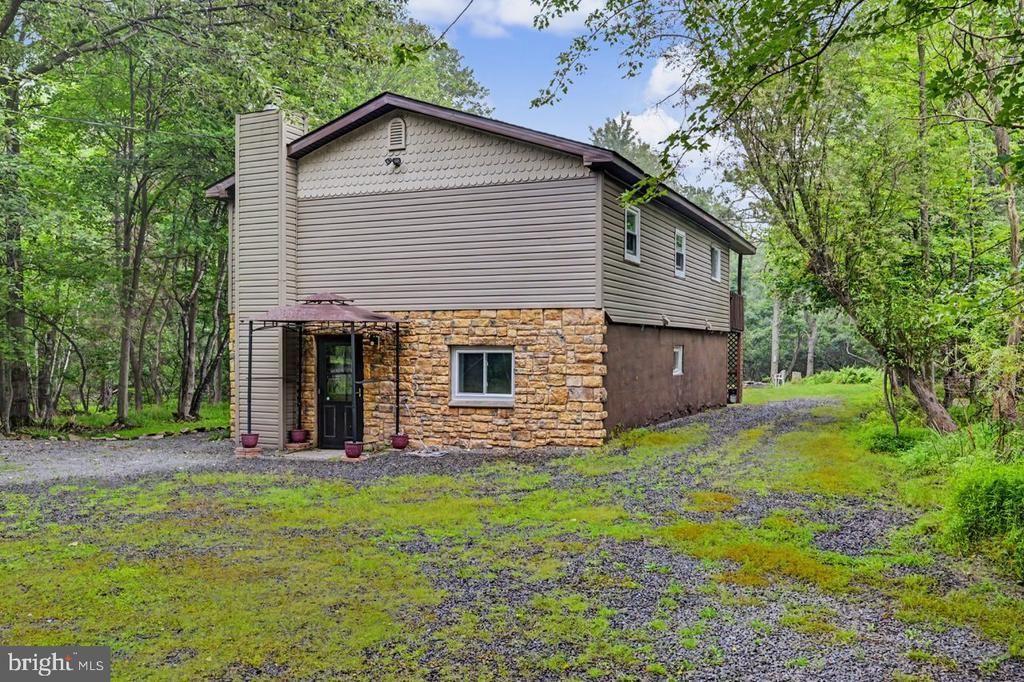 389 CLEARVIEW DRIVE , LONG POND, PA 18334