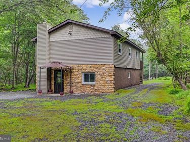 389 CLEARVIEW DRIVE, LONG POND, PA 18334