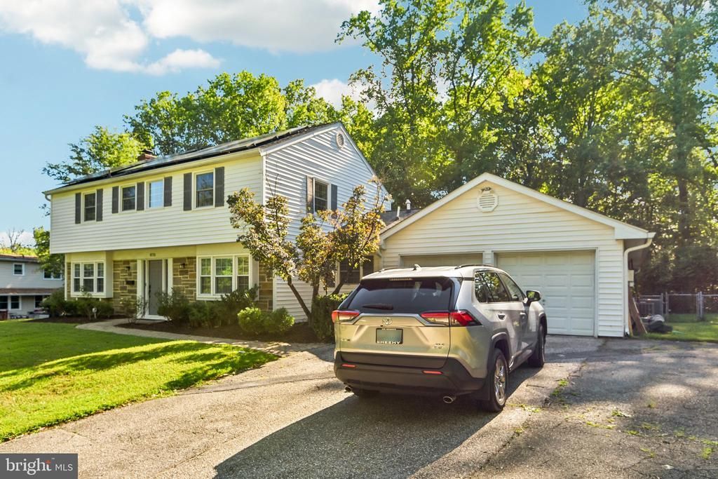 8715 CRESTMONT LANE, LAUREL, MD 20708