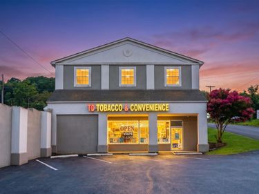 902 RICHMOND AVE, STAUNTON, VA 24401