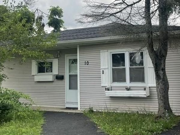 10 Croydon Road , Amityville, NY 11701