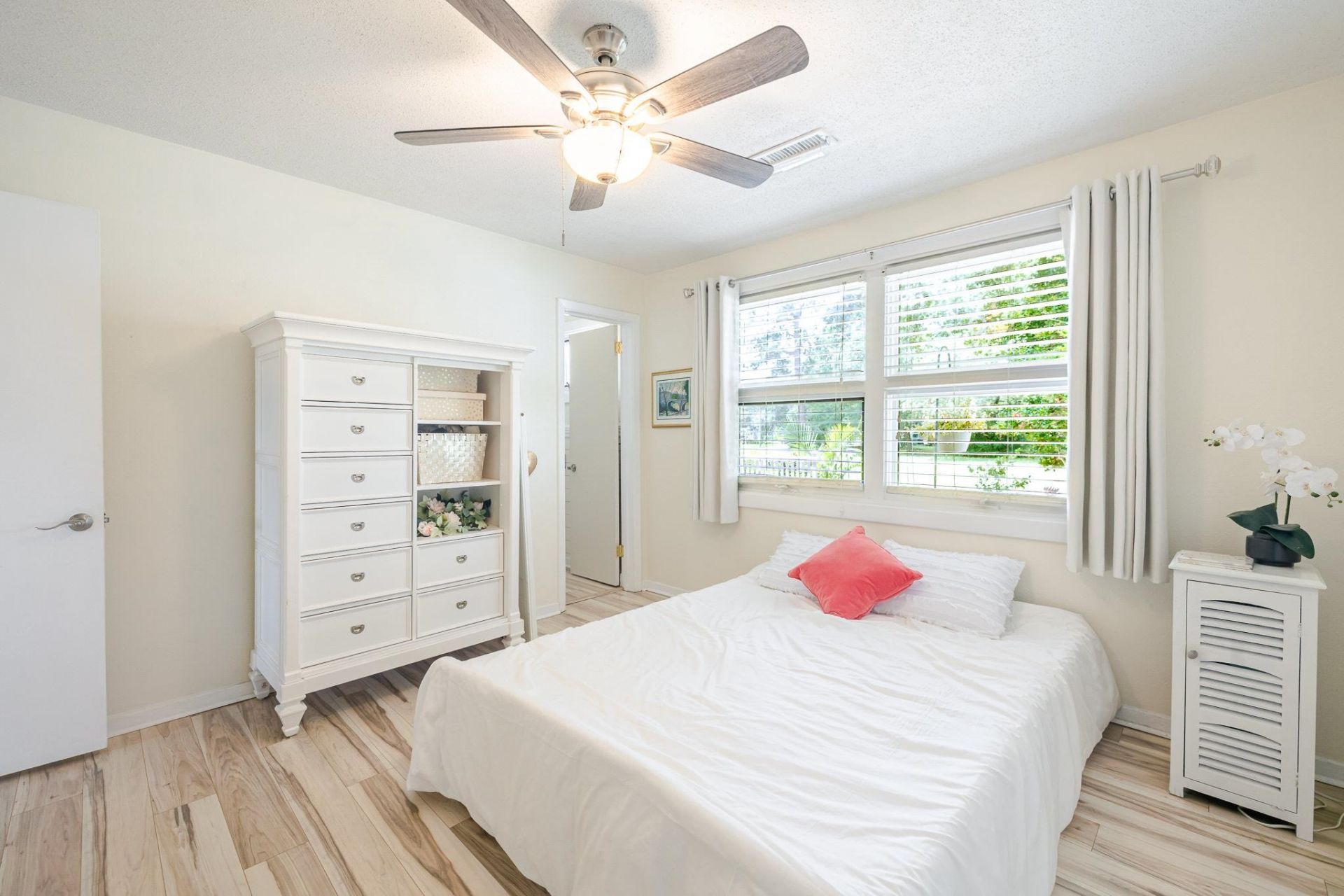 663 Swallow Ave. Photo 14
