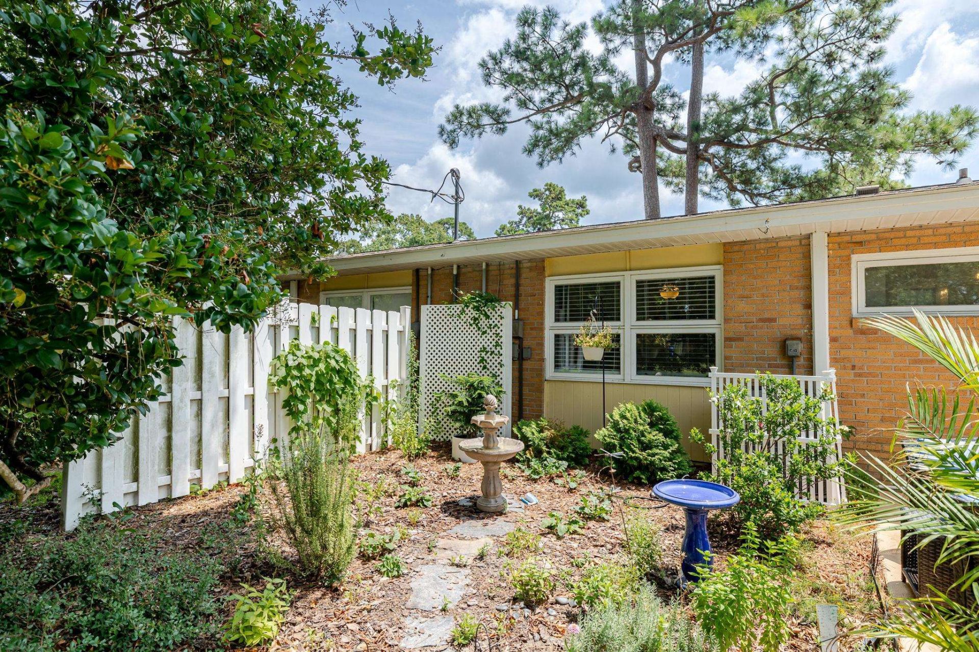 663 Swallow Ave. Photo 37