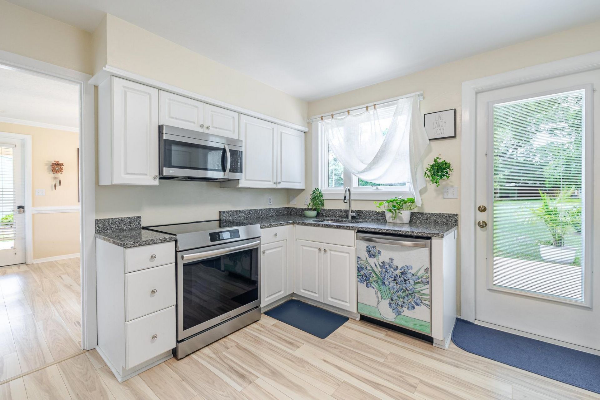 663 Swallow Ave. Photo 9