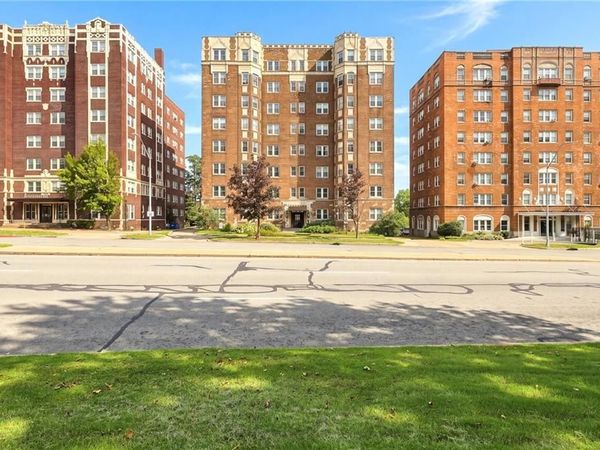 309 E Emanuel Cleaver Boulevard, Unit 404, Kansas City, MO 64112