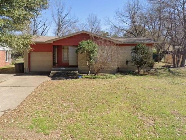 3845 W Spurgeon Street , Fort Worth, TX 76133