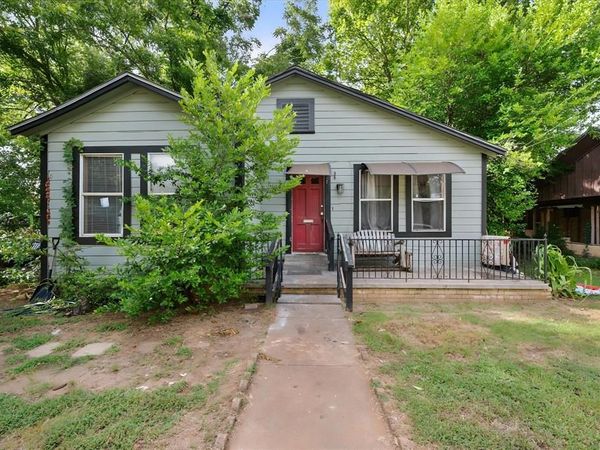 712 W Dye Street , Palestine, TX 75801