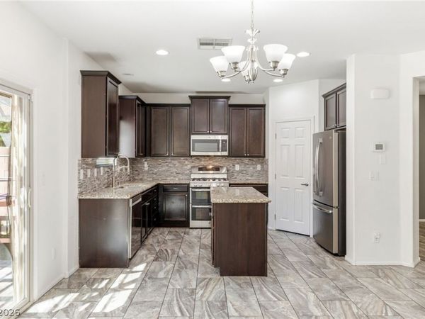 8123 Mosaic Sunrise Lane, Las Vegas, NV 89166
