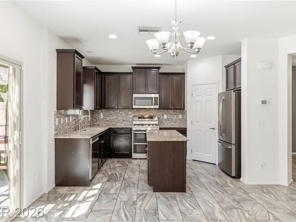 8123 Mosaic Sunrise Lane, Las Vegas, NV 89166