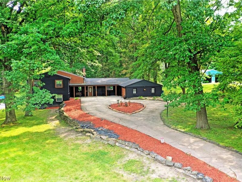 1109 Mansell Drive, Youngstown, OH 44505 Photo 2