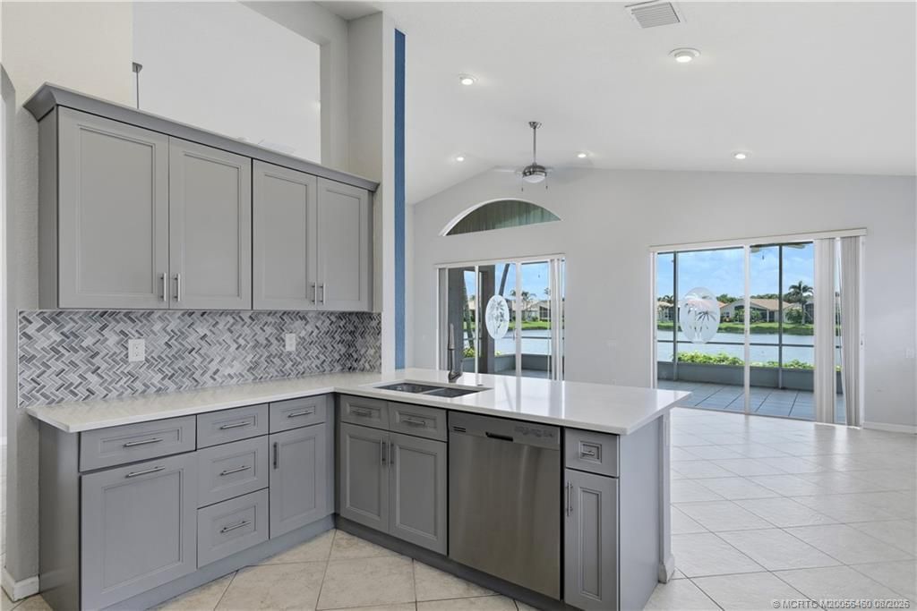 437 NW Sunview Way, Port Saint Lucie, FL 34986 Photo