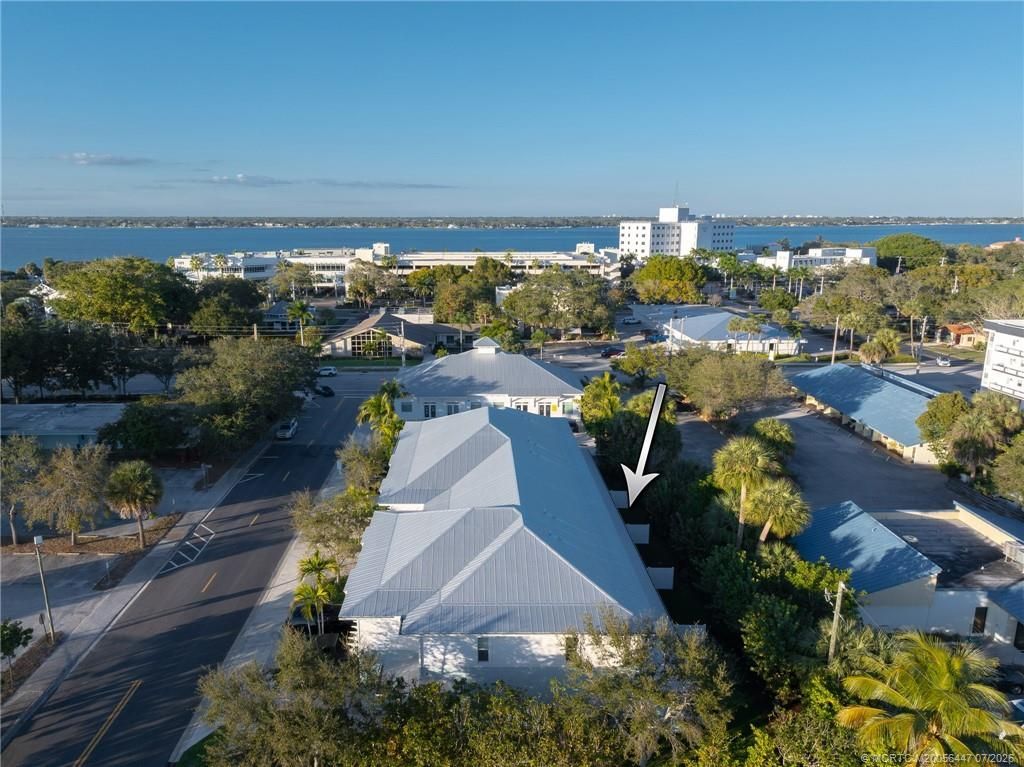 411 SE High School Avenue, Stuart, FL 34994 Photo