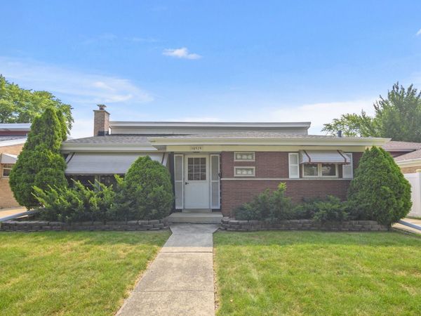 10525 S Kildare Avenue, Oak Lawn, IL 60453