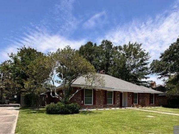 5840 Parkforest Dr, Saint George, LA 70816