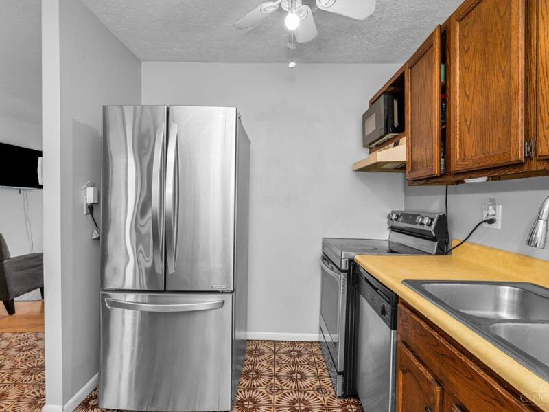 1013 Halesworth Drive, Cincinnati, OH 45240 Photo 11