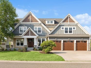 54 Monarch Way, North Oaks, MN 55127