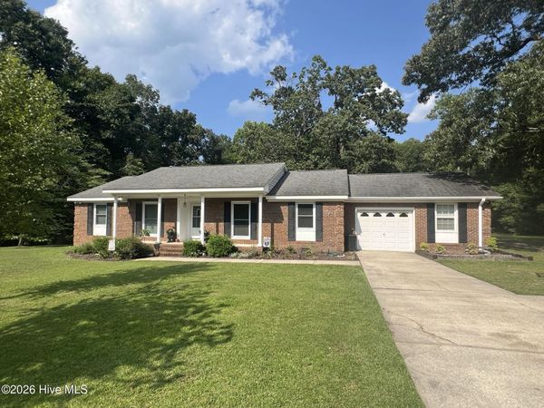 197 Hillcrest Drive, Elizabethtown, NC 28337