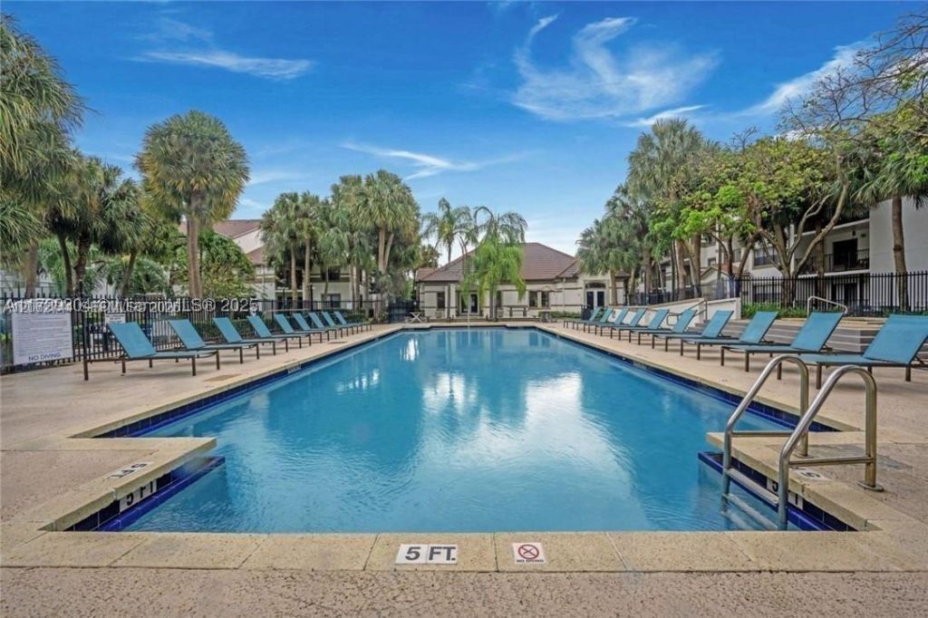 560 S Park , Unit 7-23, Hollywood, FL 33021 Photo