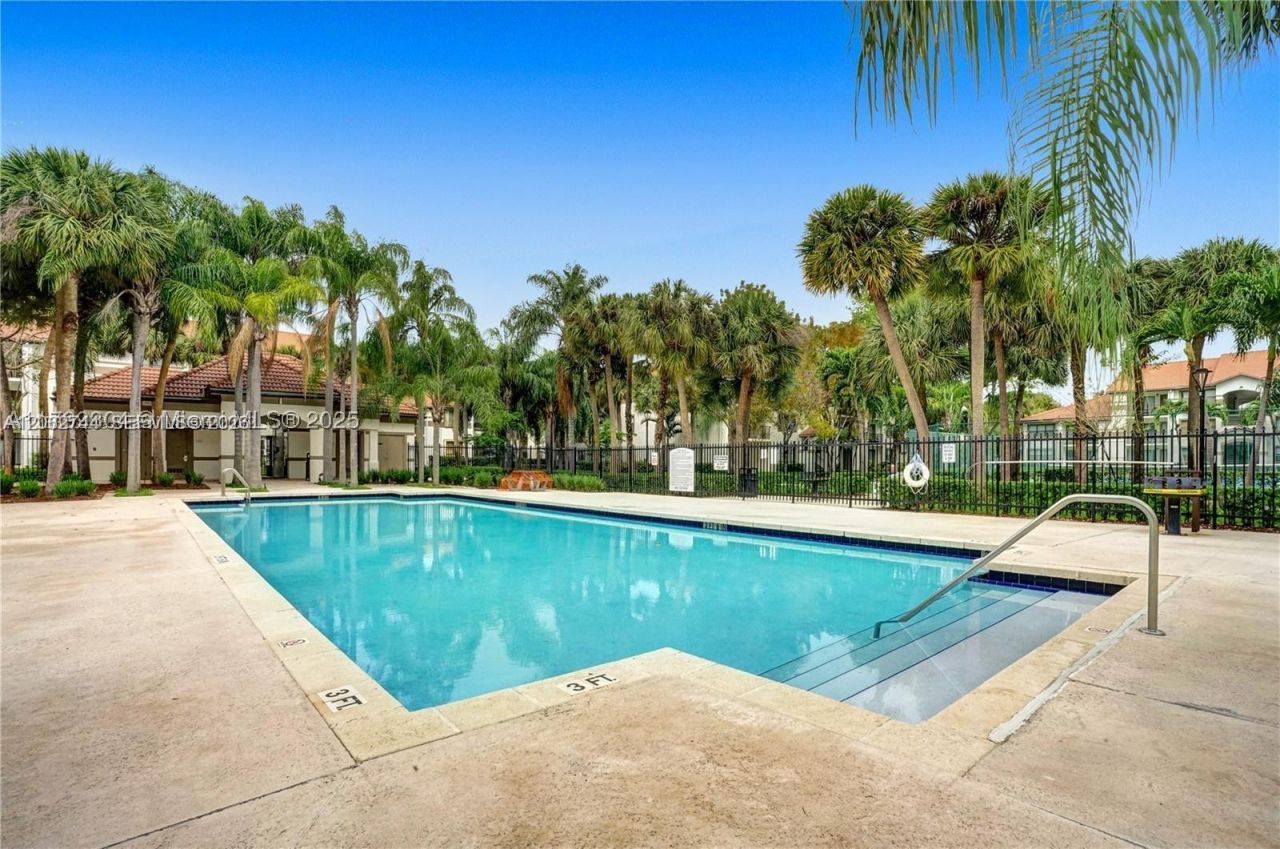 560 S Park , Unit 7-23, Hollywood, FL 33021 Photo