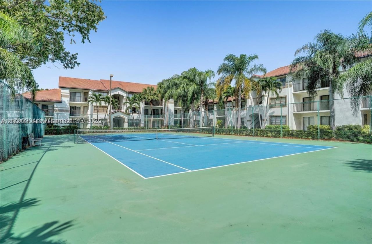 560 S Park , Unit 7-23, Hollywood, FL 33021 Photo