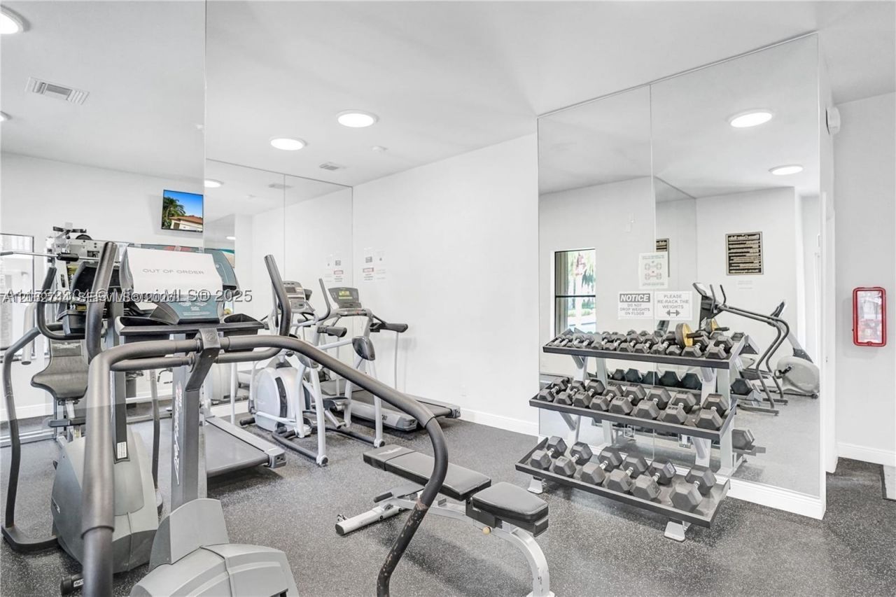 560 S Park , Unit 7-23, Hollywood, FL 33021 Photo