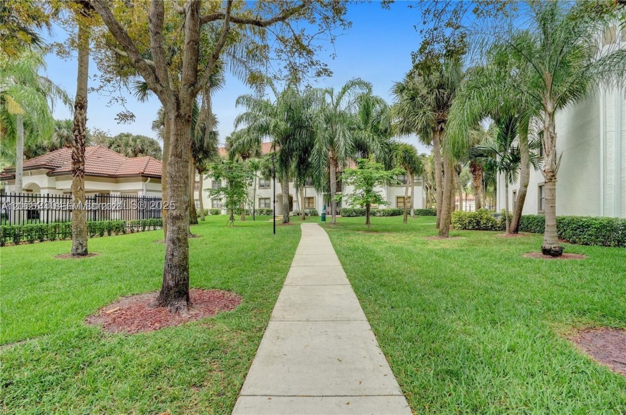560 S Park , Unit 7-23, Hollywood, FL 33021 Photo
